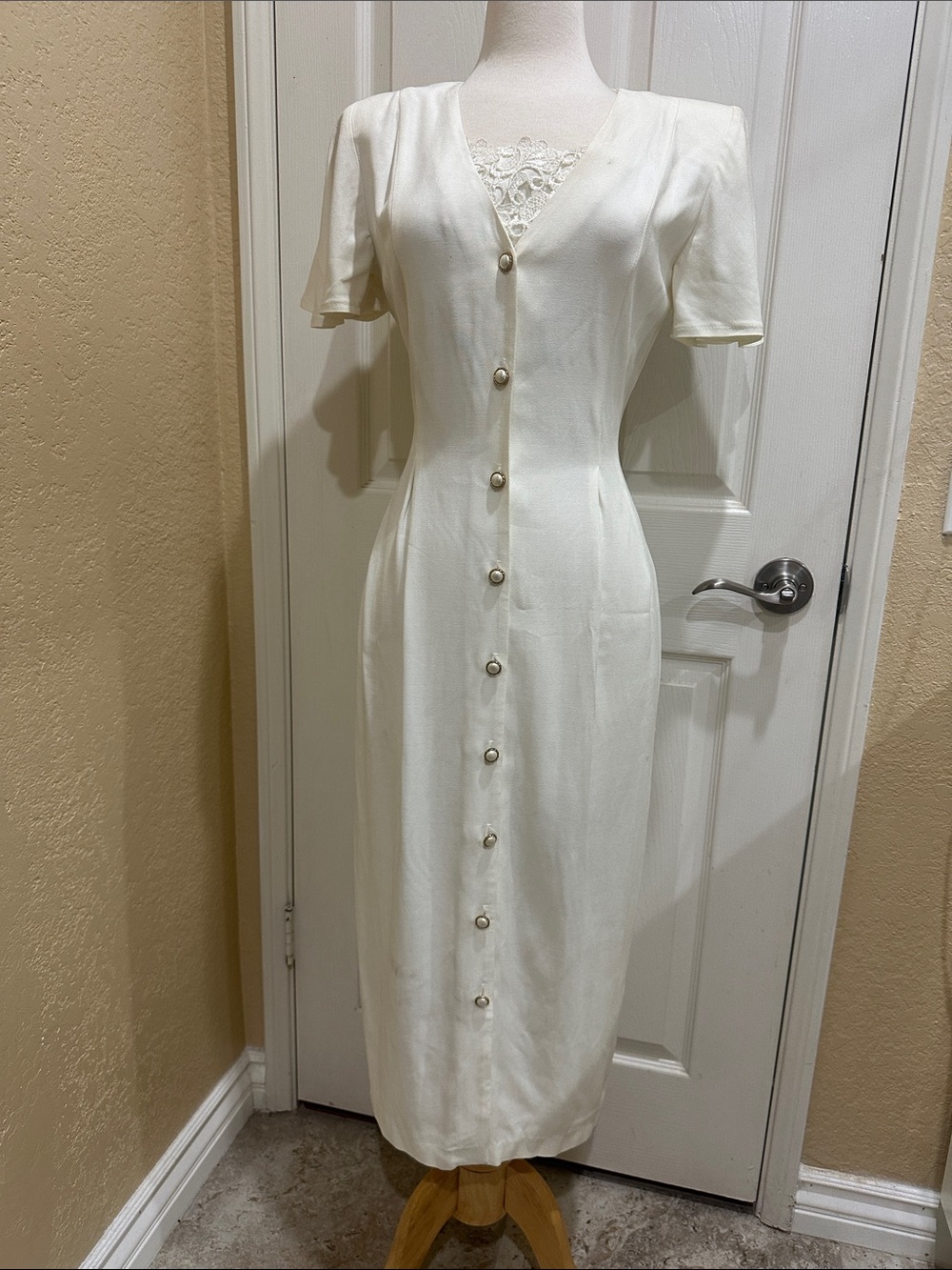 Vintage Elegant White Button-Front Midi Dress